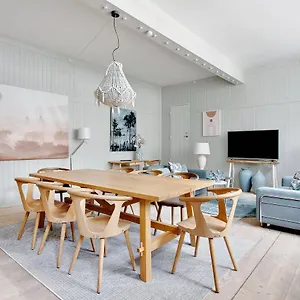 Sanders Secret - Pleasant Three-bedroom Townhouse Near Main Attractions Holiday home